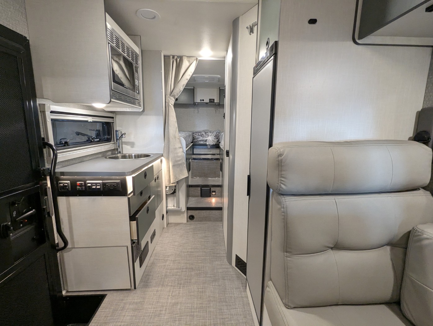 2026 Winnebago EKKO Sprinter 23B - Pop-Top AWD - Image 12