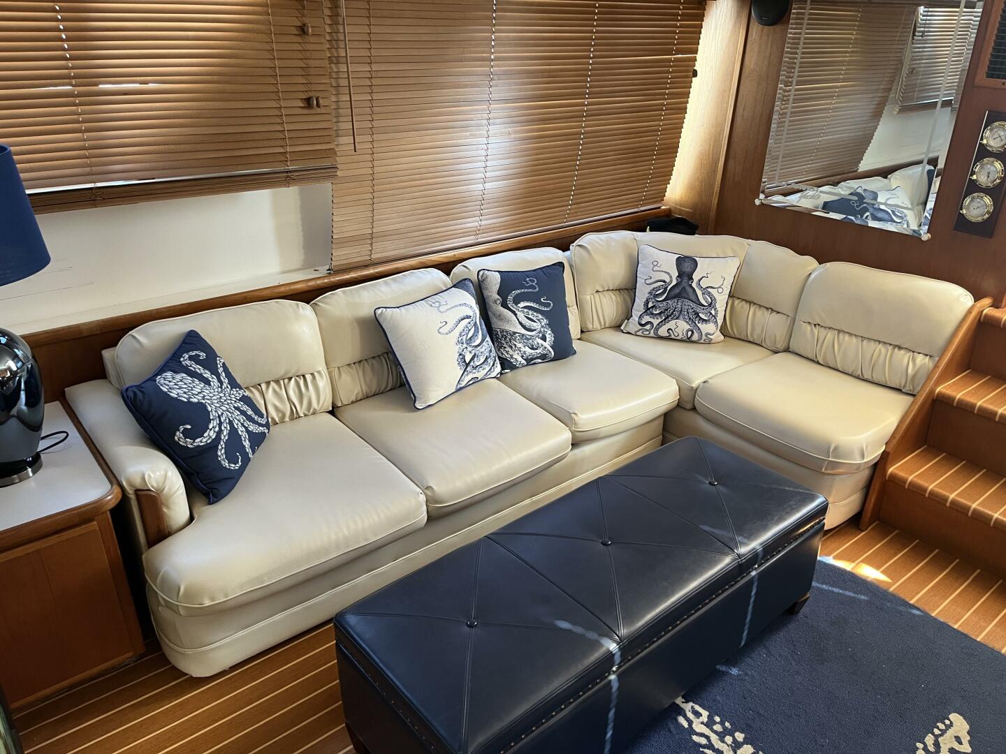 1995 Carver 440 Aft Cabin - Image 5