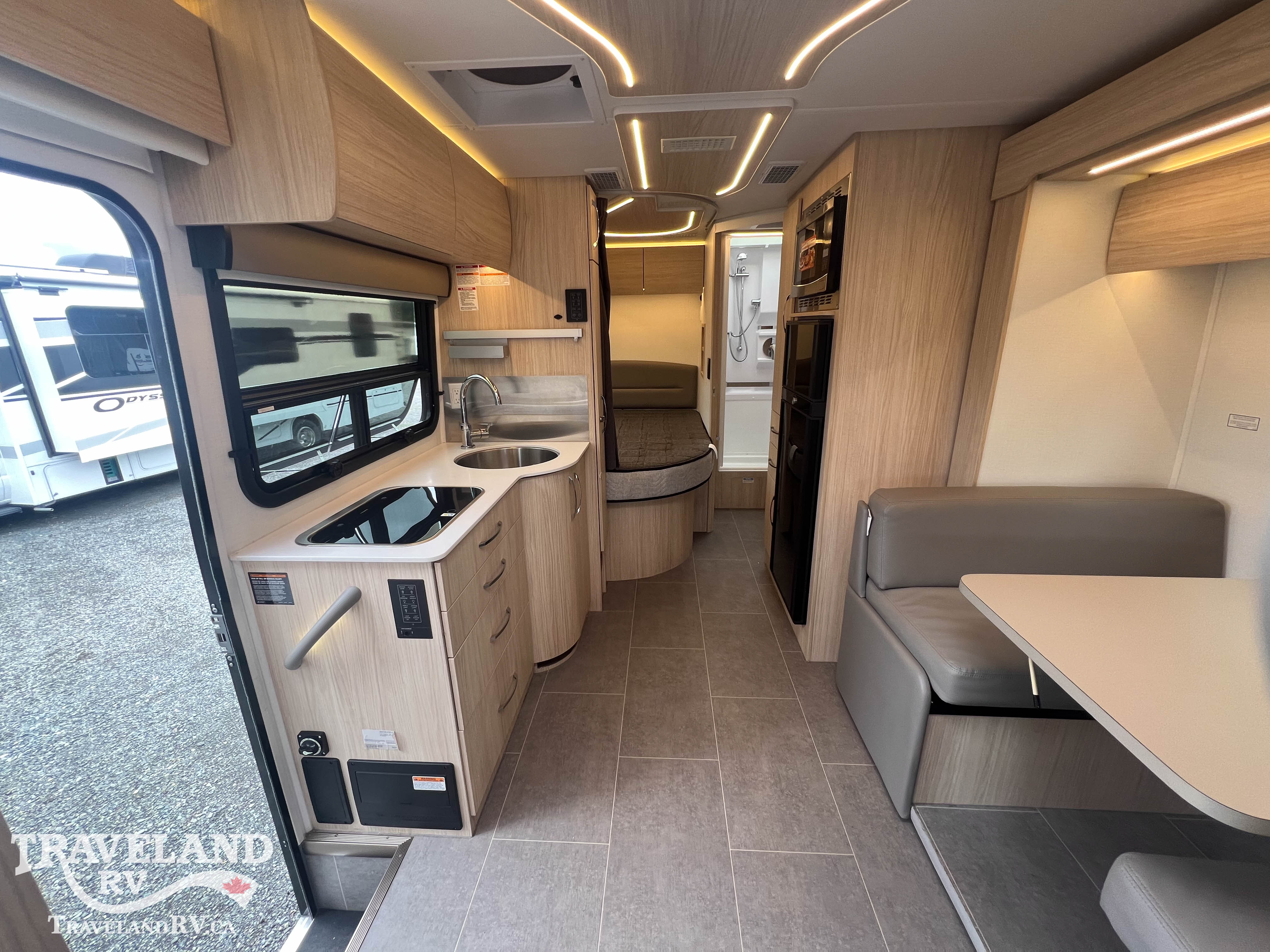 2023 Leisure Travel Unity U24CB - Image 3