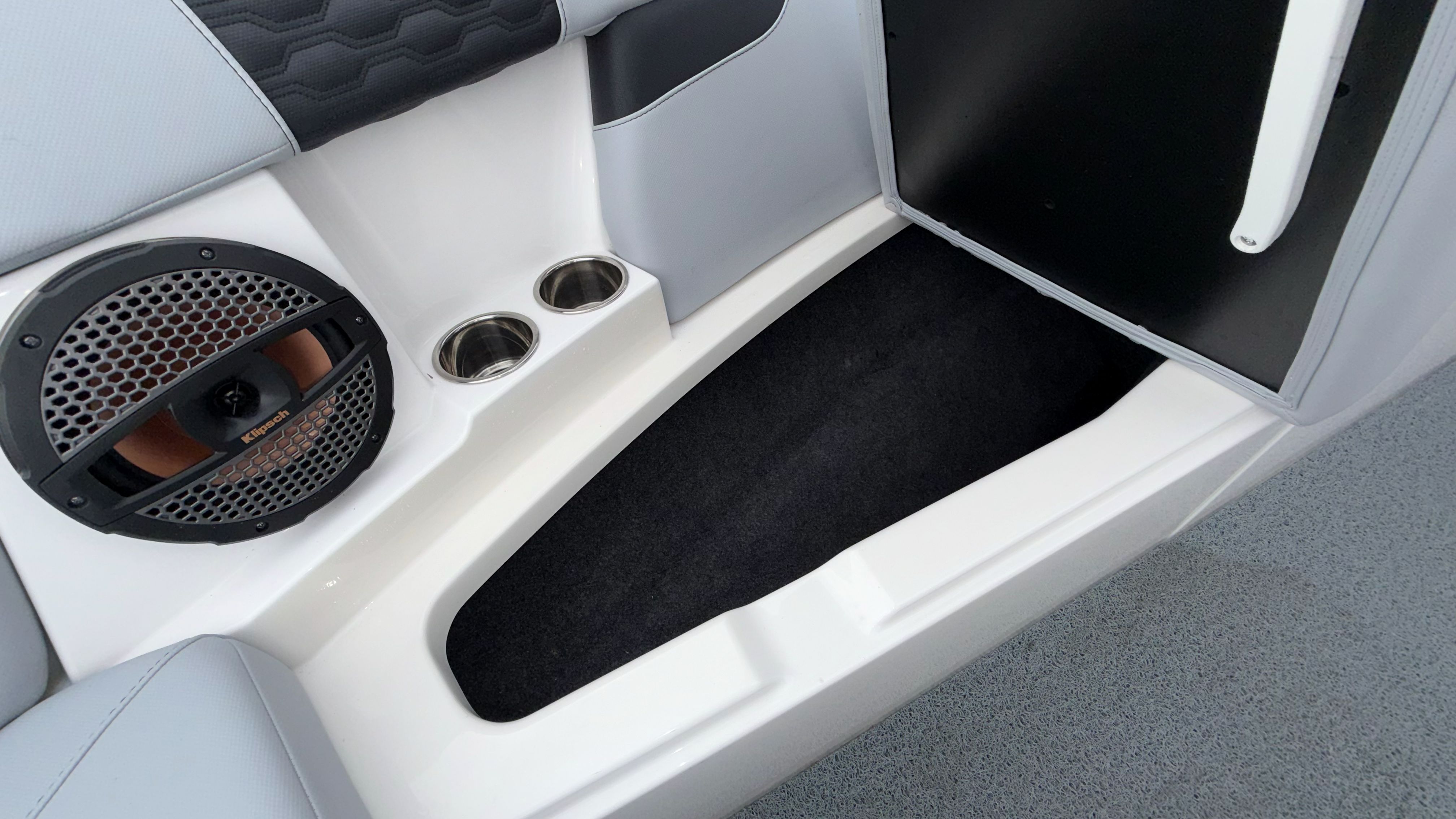 2024 MasterCraft XT25 - Image 21