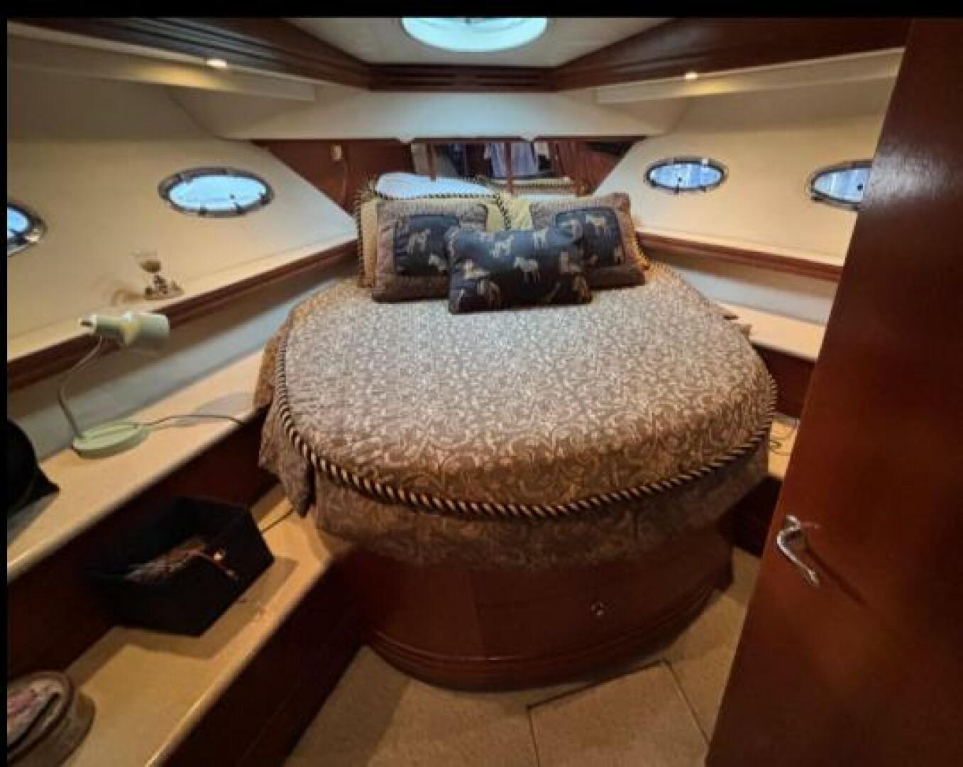 1998 Carver 530 Voyager - Image 5