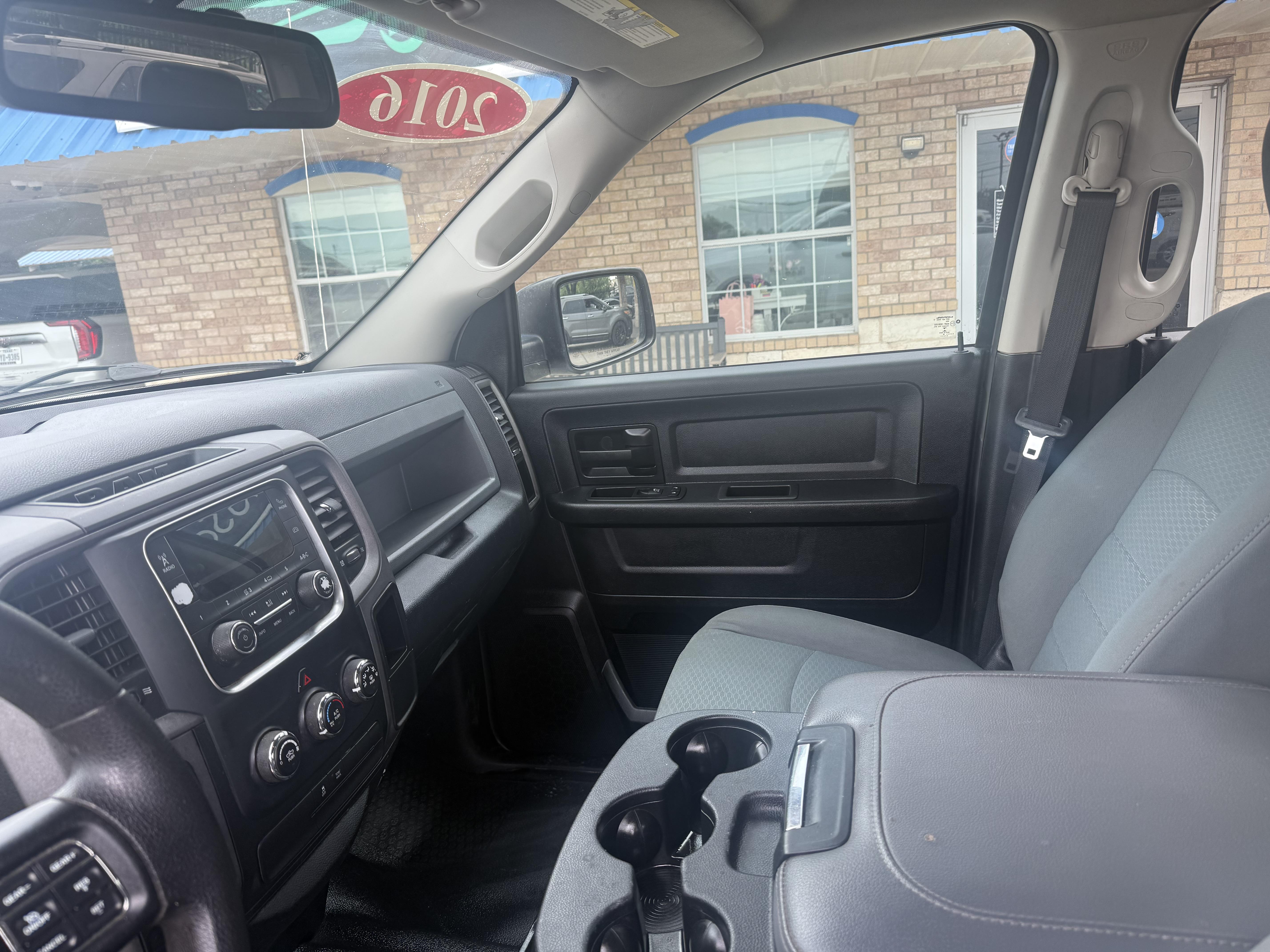 2016 Ram 1500 Pickup-V8 Crew Cab Tradesman 4WD - Image 27