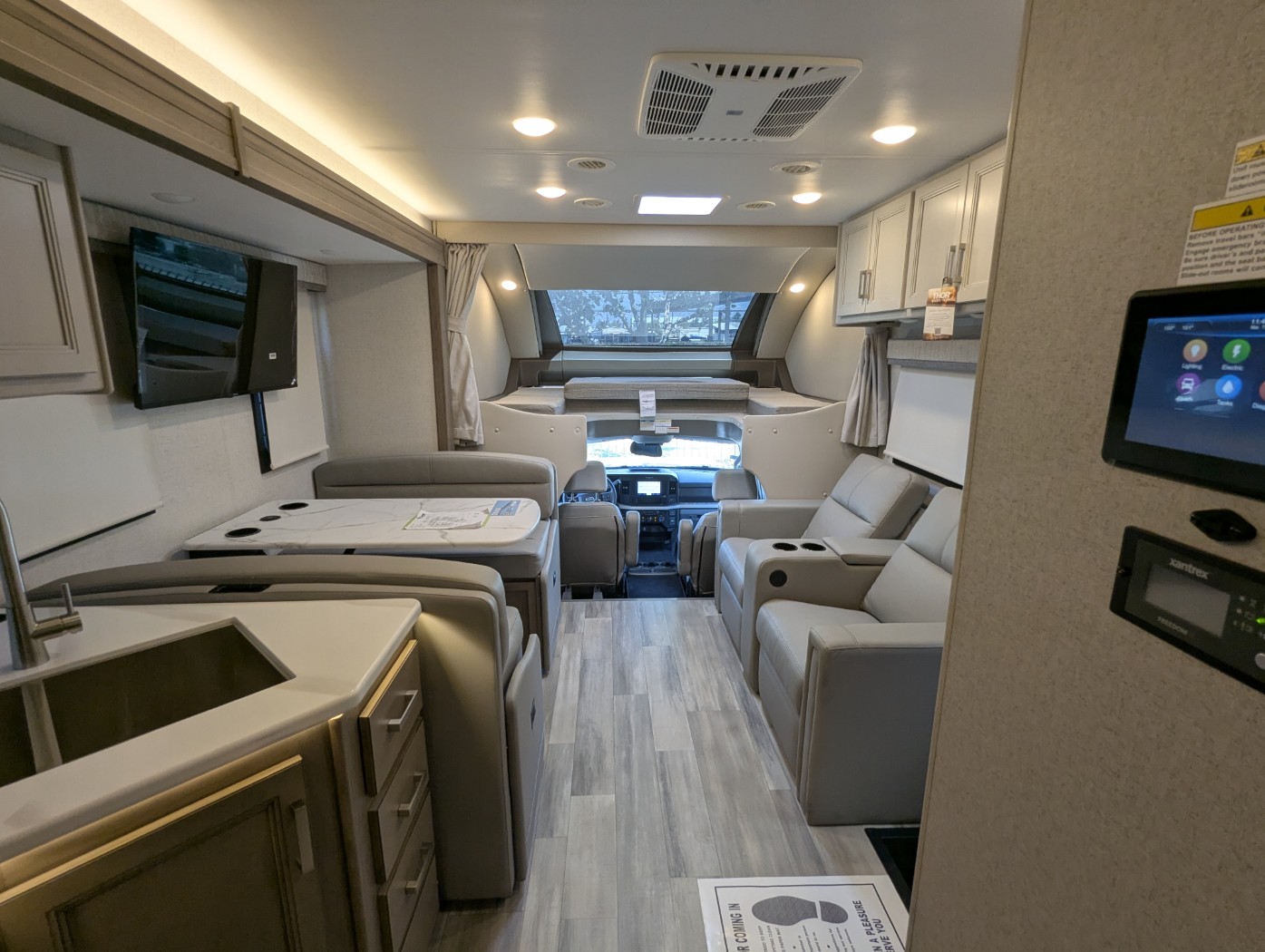 2027 Thor Motor Coach Omni X32 - Image 52