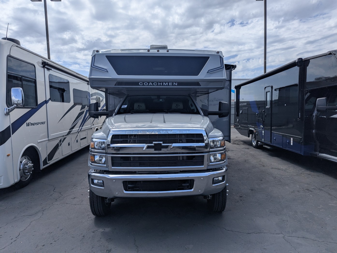 2027 Coachmen Entourage 330DS - Image 2