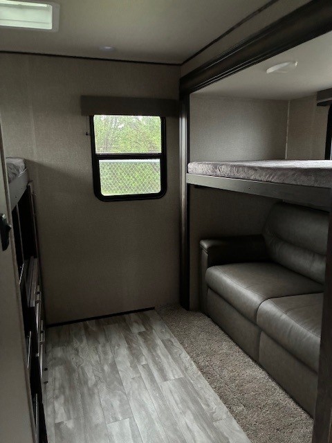 2022 GRAND DESIGN 312BHTS - Image 6