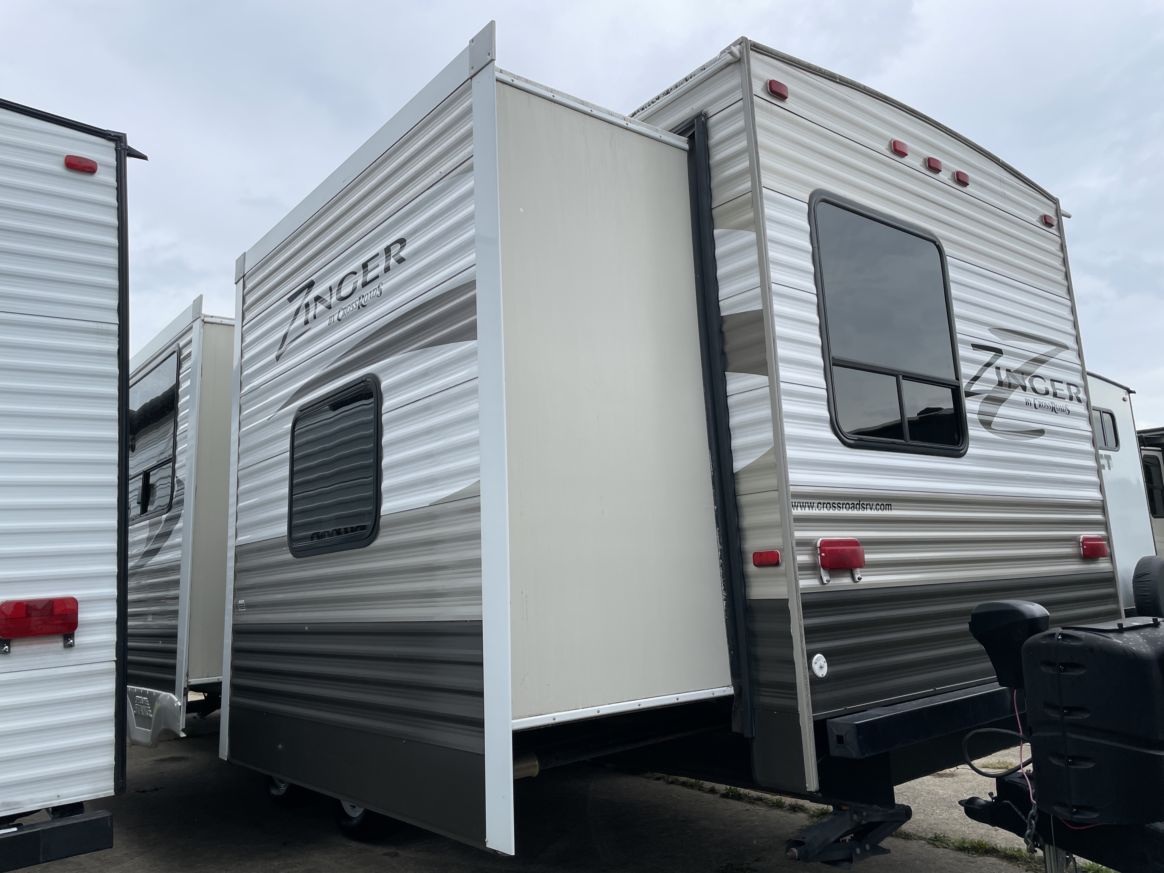 2014 CrossRoads Zinger ZT33BH - Image 5