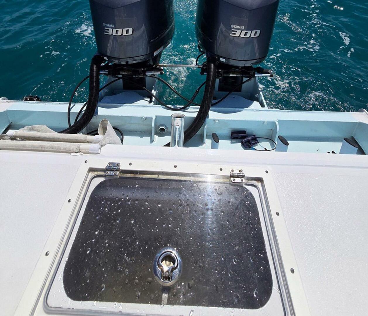2012 Contender Custom 33 Center Console - Image 26
