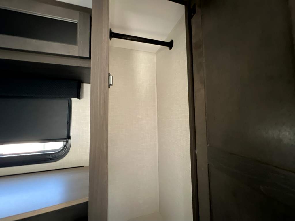 2026 VENTURE RV SPORTTREK 333VFK - Image 23