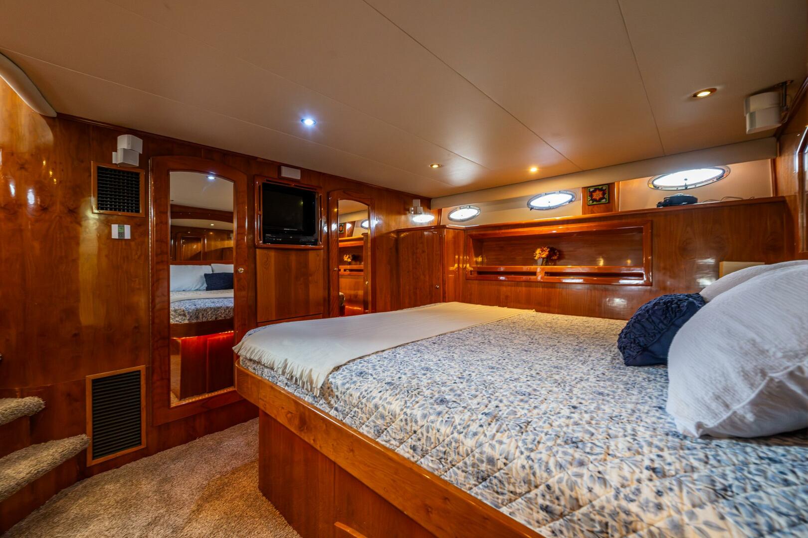 2001 Navigator 61 Pilothouse - Image 25