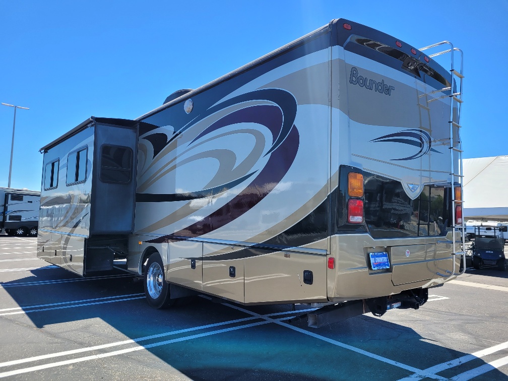 2014 Fleetwood Bounder 36E - Image 3