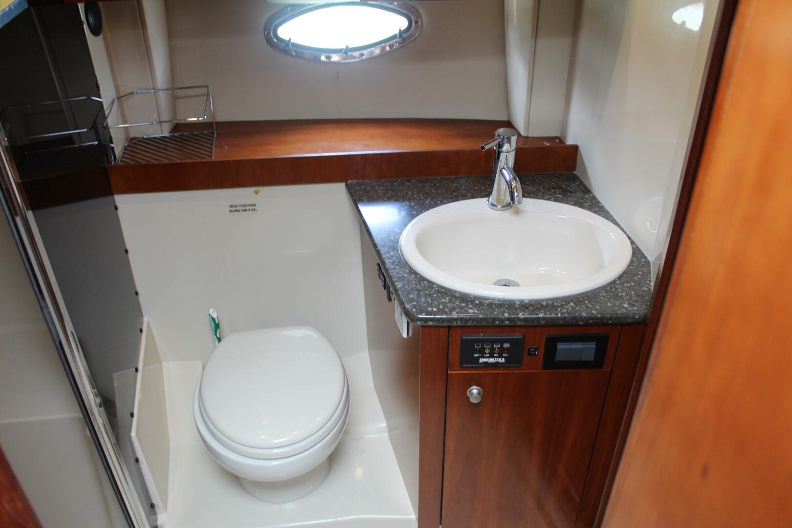 2007 Cruisers Yachts 420 Express - Image 31