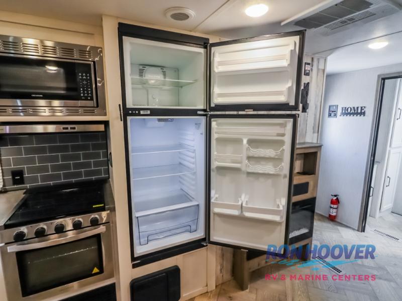 2023 PALOMINO 26RBSS - Image 19