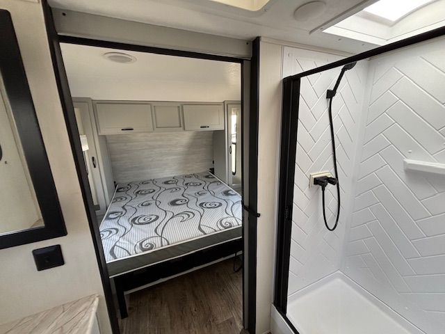 2022 Forest River Vibe 28BH - Image 25