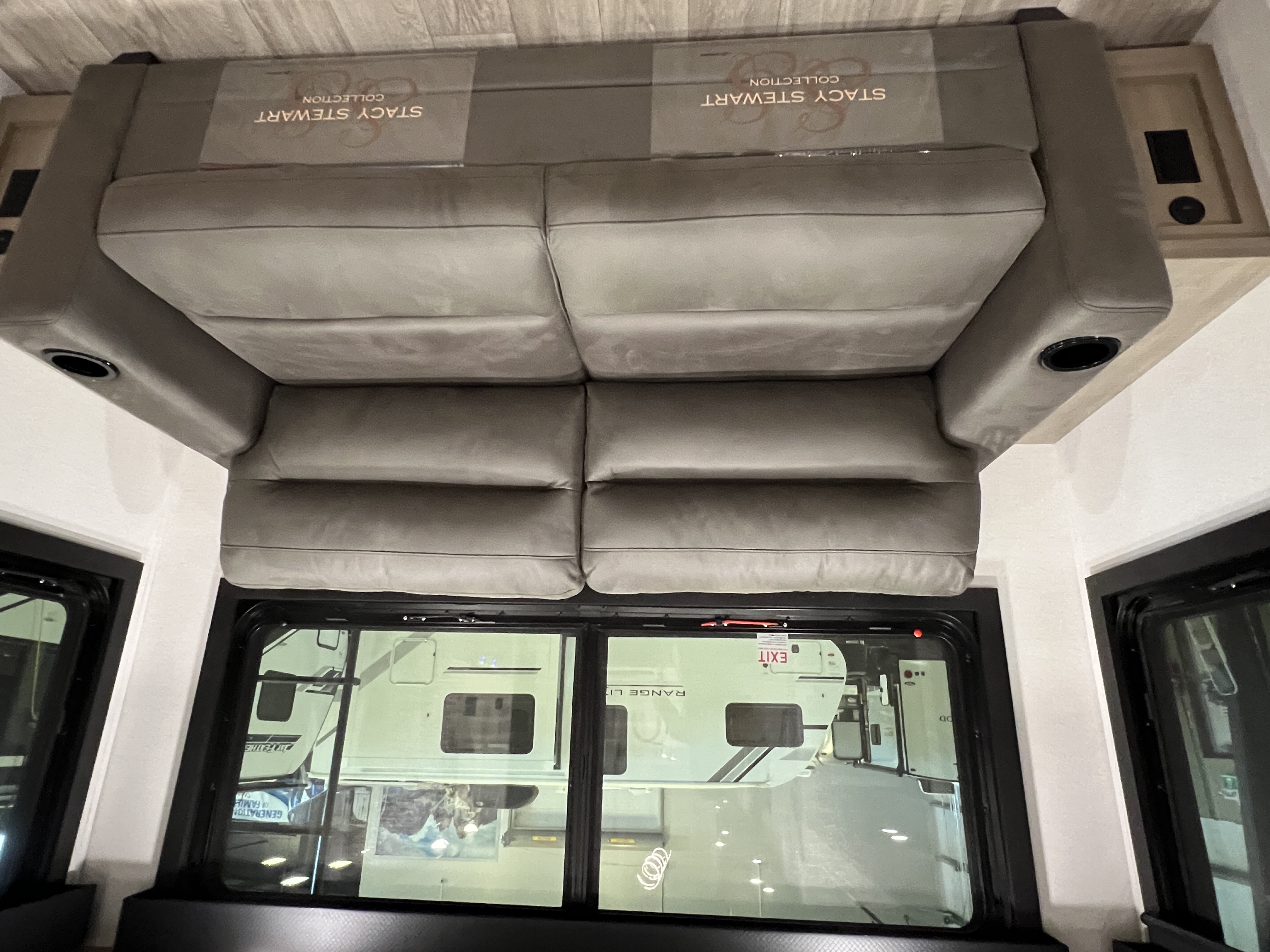 2027 Jayco Eagle 321RSTS - Image 11