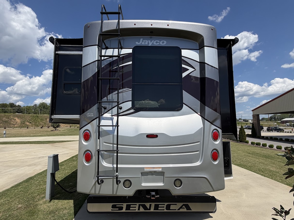 2022 JAYCO SENECA 37M - Image 4