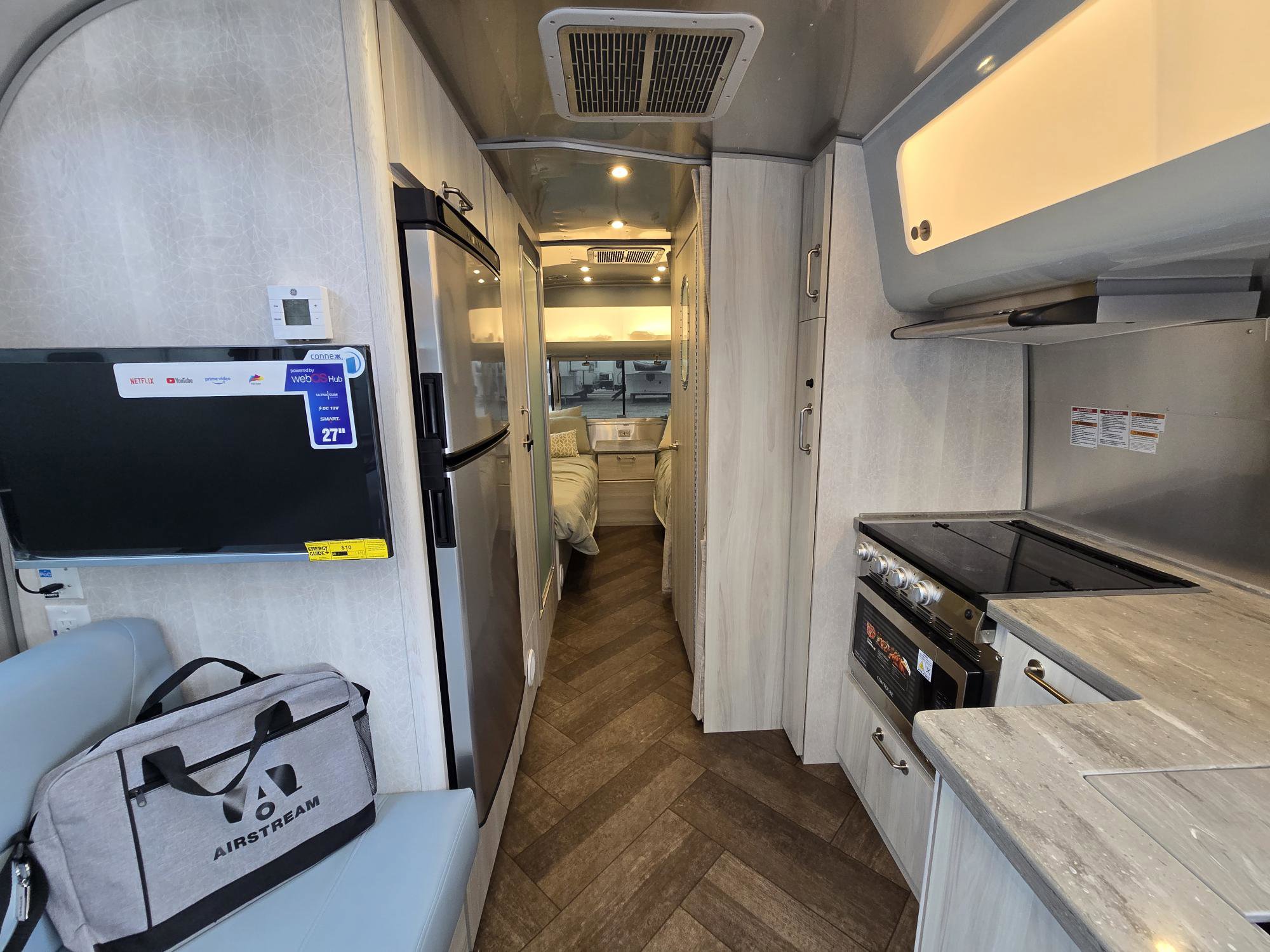 2026 Airstream International 25FB - Image 17