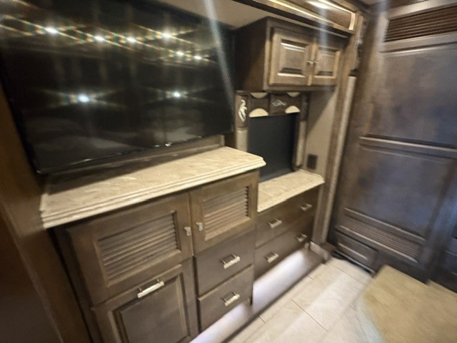 2018 TIFFIN PHAETON 36GH - Image 9