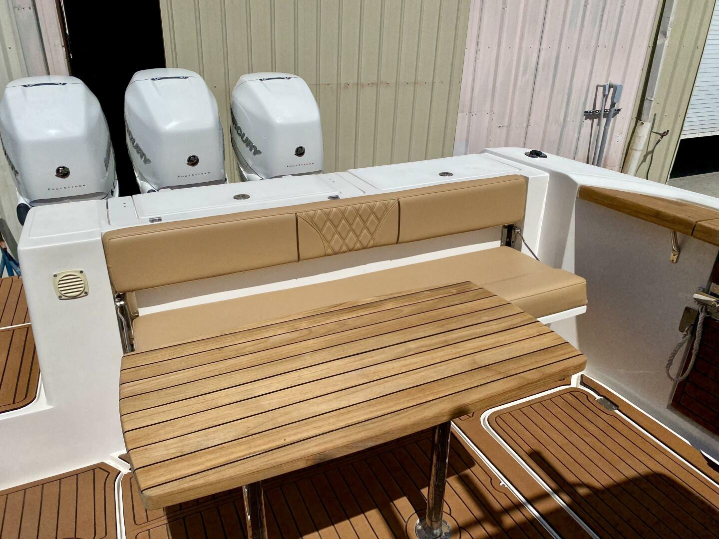 2023 Fishing Raptor 390 Solarium - Image 14