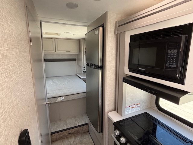2025 Thor Motor Coach Quantum LC28 - Image 18