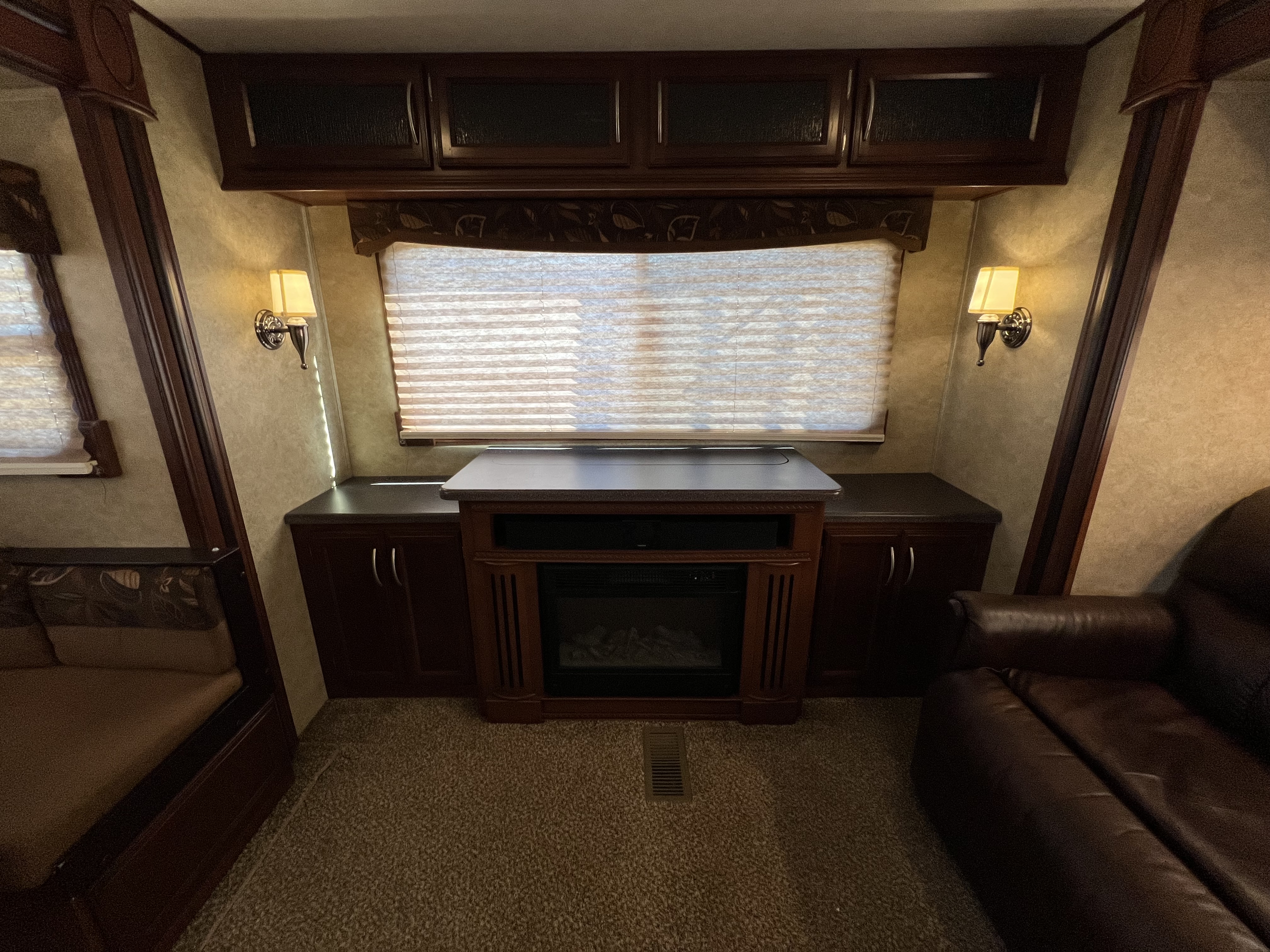 2014 Prime Time Crusader 285RET - Image 14
