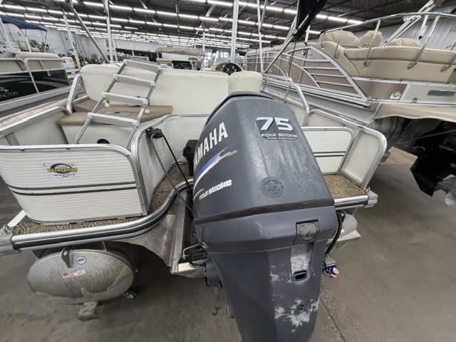2003 LOWE SUNCRUISER TRINDAD 222 - Image 4