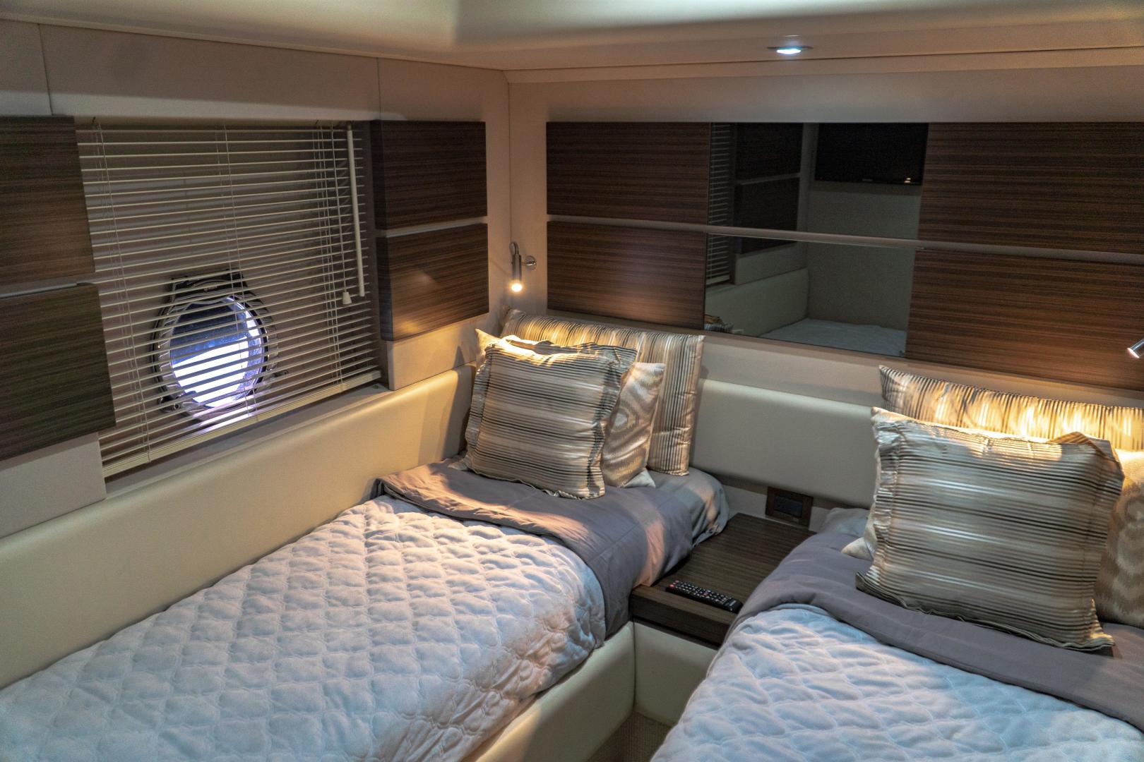 2013 Azimut FLY54 - Image 21