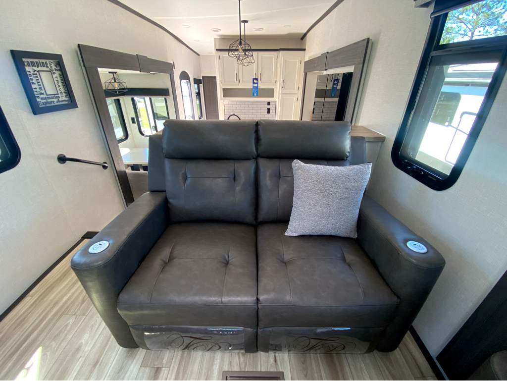 2026 VENTURE RV SPORTTREK 365VFL - Image 17