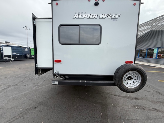 2022 CHEROKEE ALPHA WOLF 33BHL - Image 5