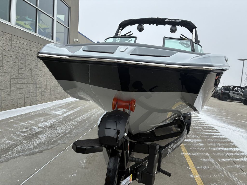 2026 MasterCraft XT24 - Image 6