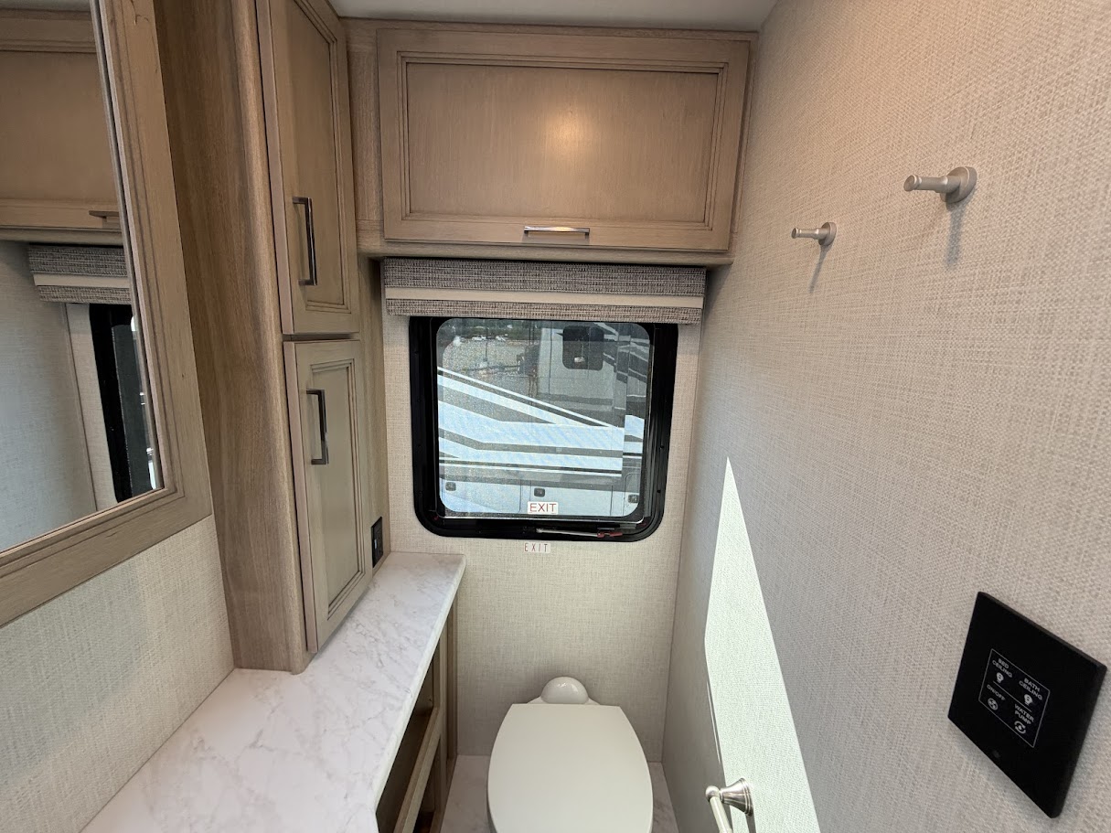 2027 THOR MOTOR COACH HURRICANE 36H - Image 35