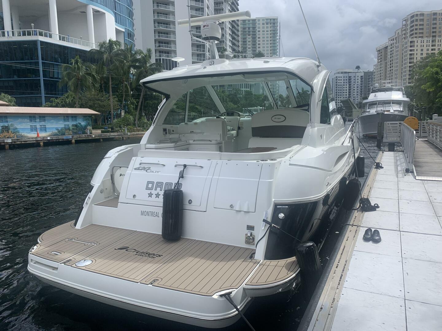 2011 Cruisers Yachts 420 Sports Coupe - Image 6