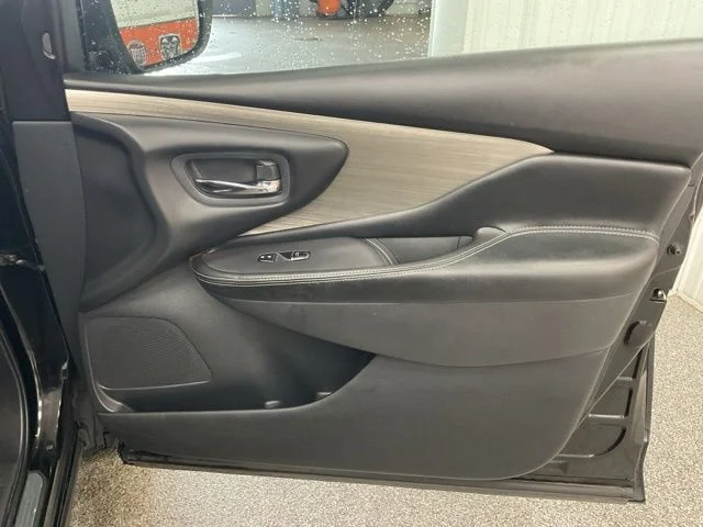 2018 Nissan Murano Utility 4D Platinum AWD V6 - Image 25