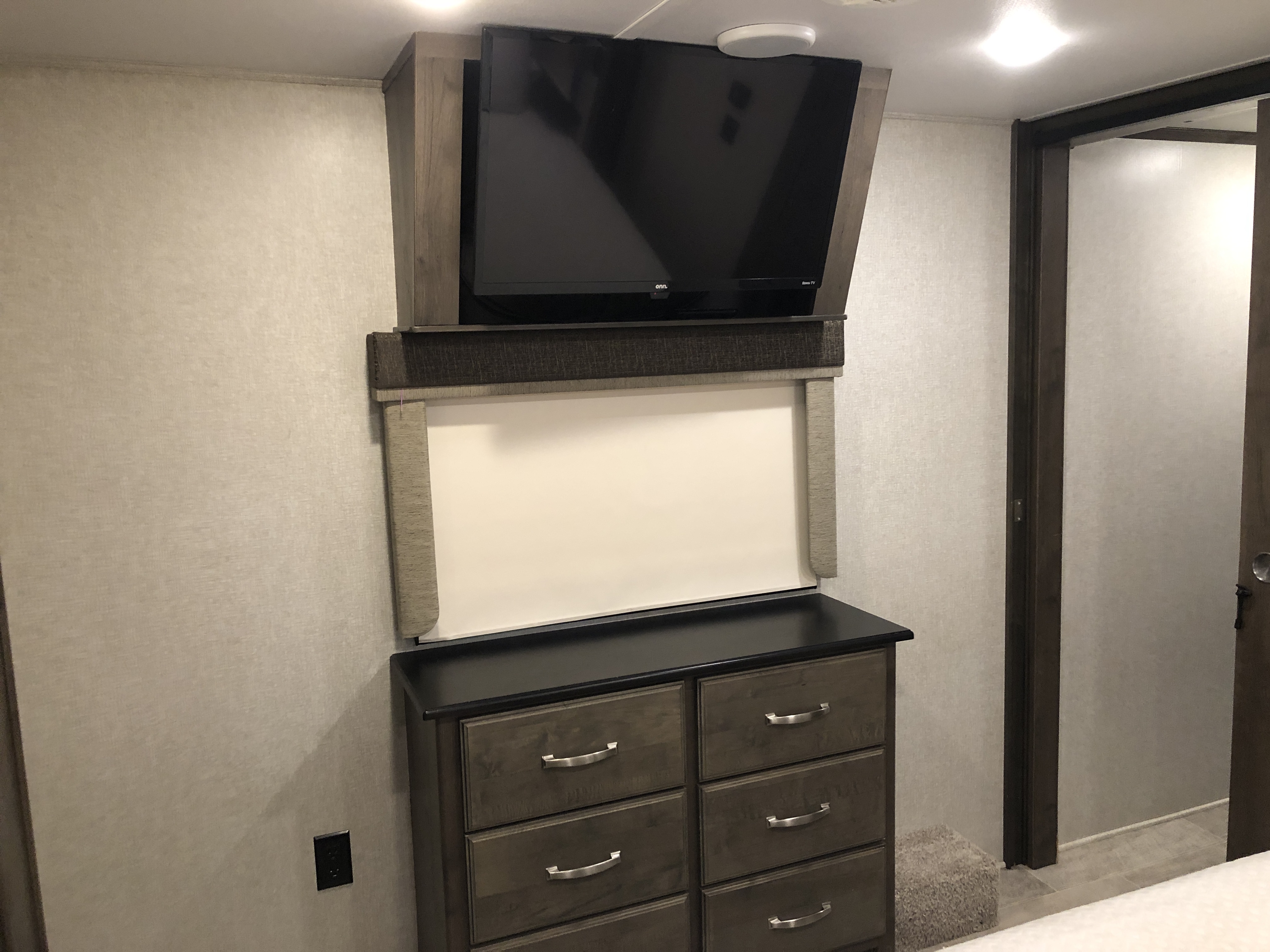 2019 Keystone Montana 3121RL - Image 28