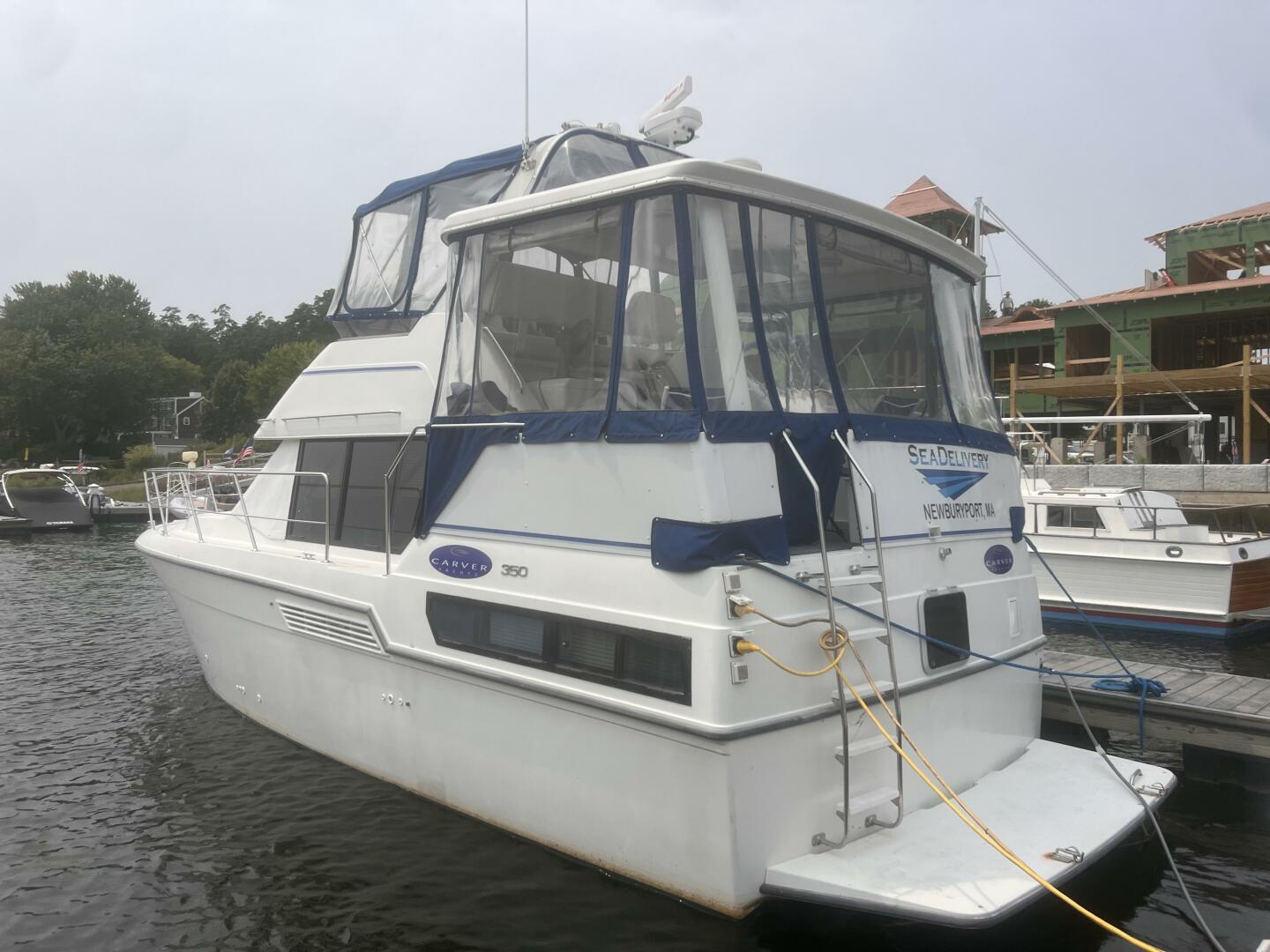 1994 Carver Aft Cabin Motor Yacht - Image 3