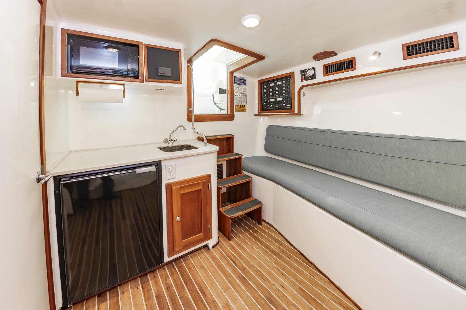 2003 Custom Carolina 40 Layton Express - Image 32