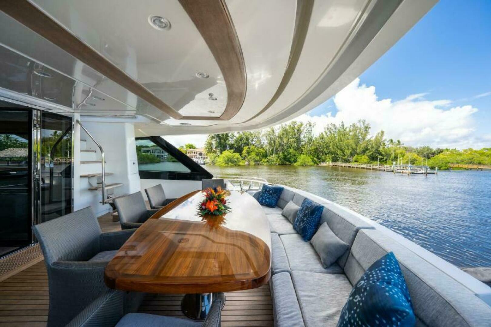 2015 Monte Carlo Yachts MCY86 - Image 22