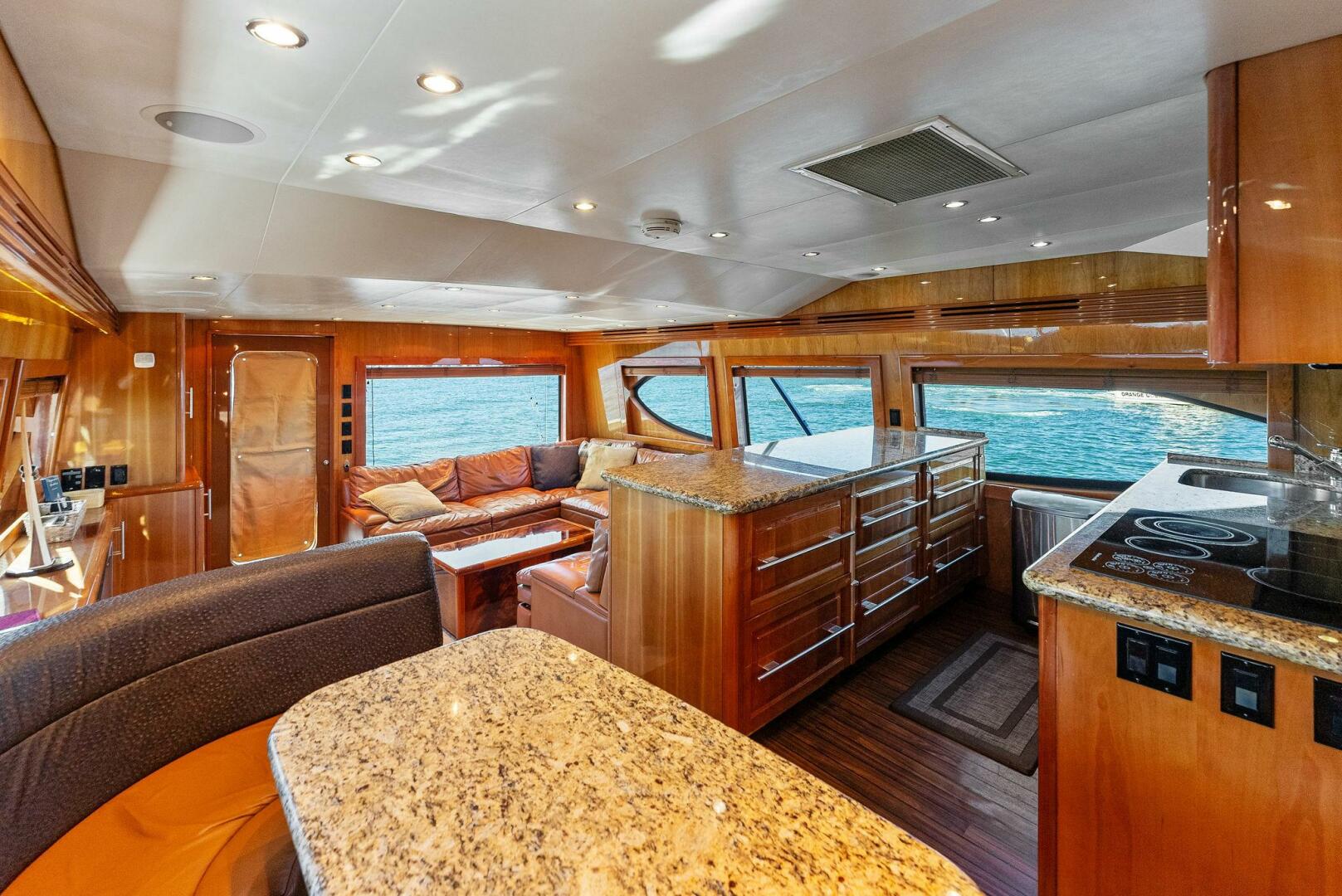 2007 Hatteras 64 Convertible - Image 12