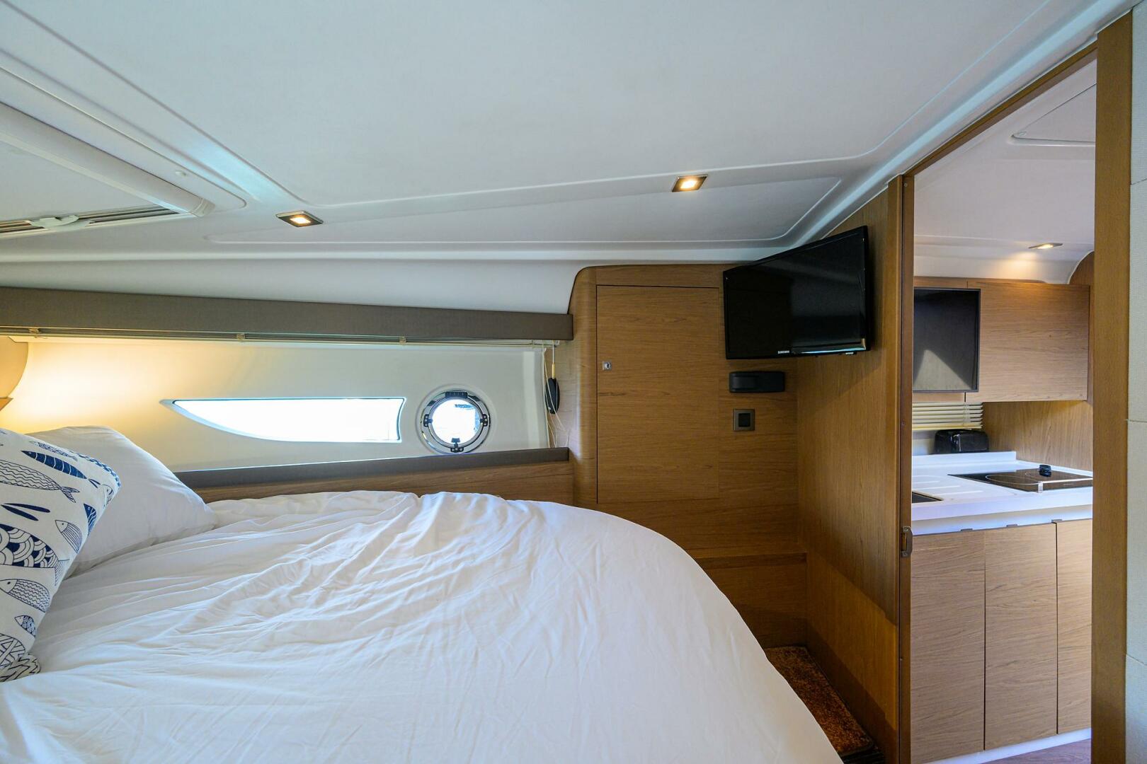 2003 Jupiter 31 Cuddy - Image 49