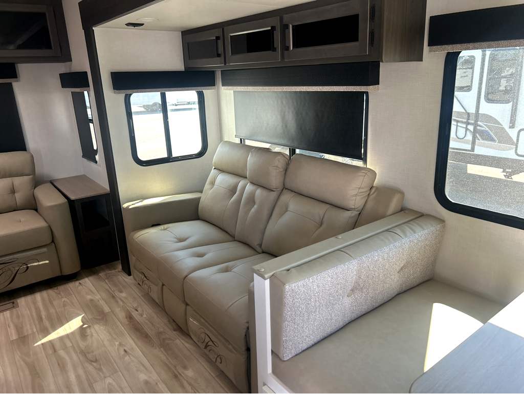 2026 VENTURE RV SPORTTREK 312VIK - Image 12