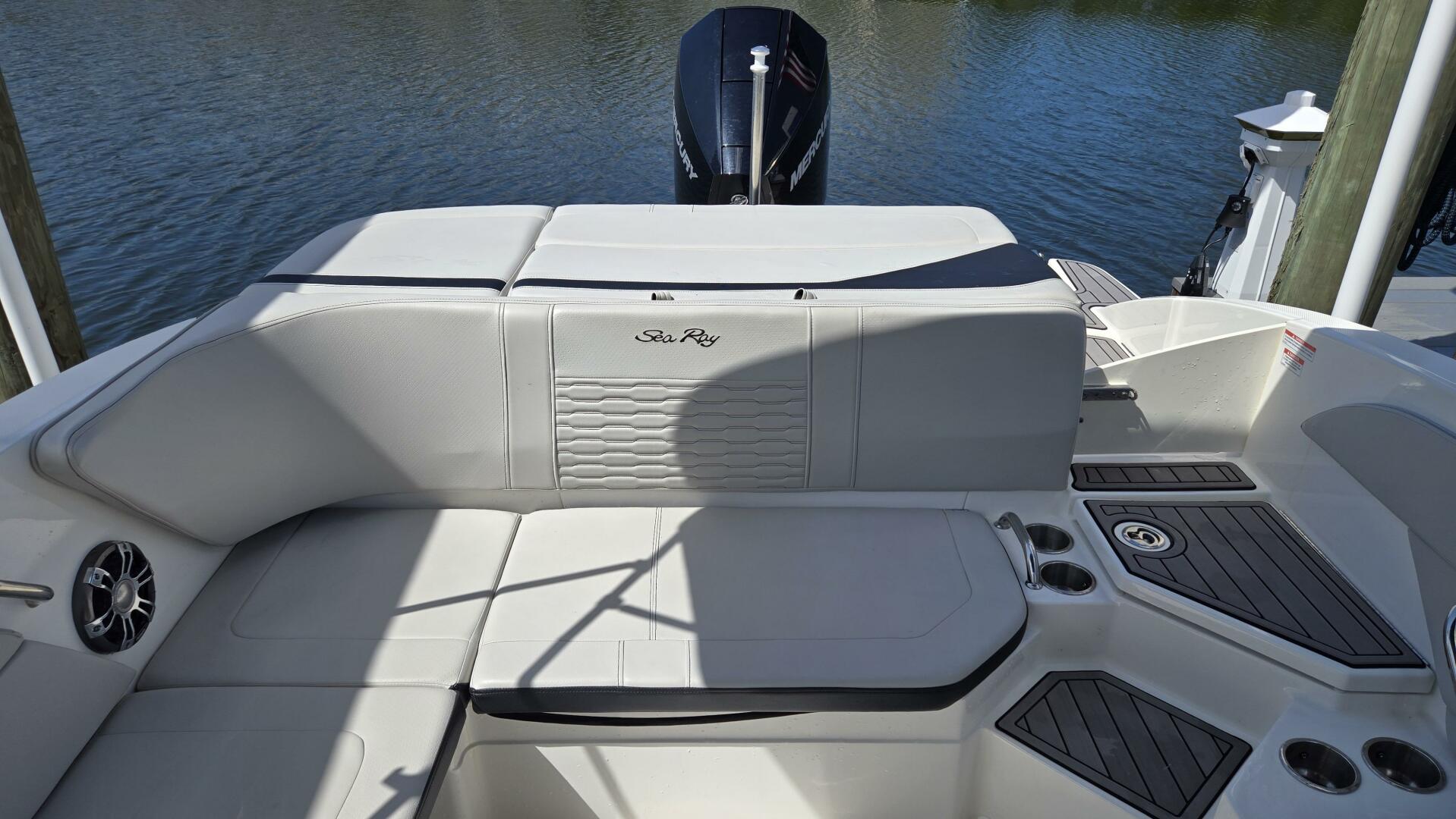 2023 Sea Ray SPX 210 OB - Image 11