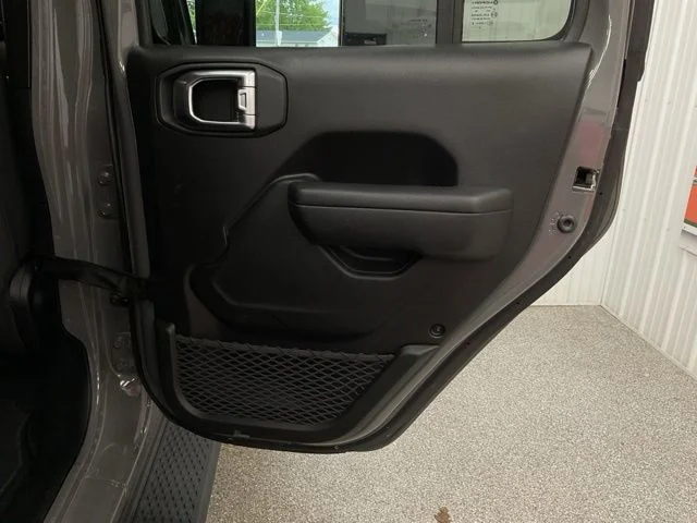 2023 Jeep Gladiator Crew Cab Sport S 4WD - Image 22