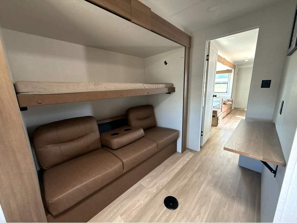 2027 VENTURE RV SPORTTREK 333VIK - Image 19
