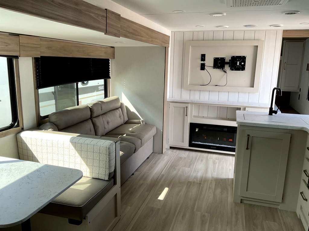 2027 KZ SPORTSMEN 261 BHK - Image 9