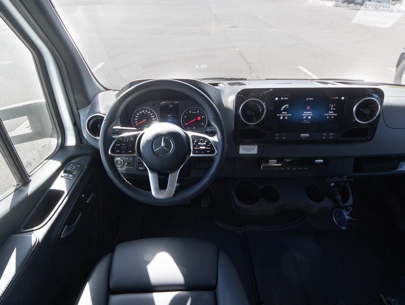 2025 Dynamax Isata 3 Series 24SSSFXM - Image 8