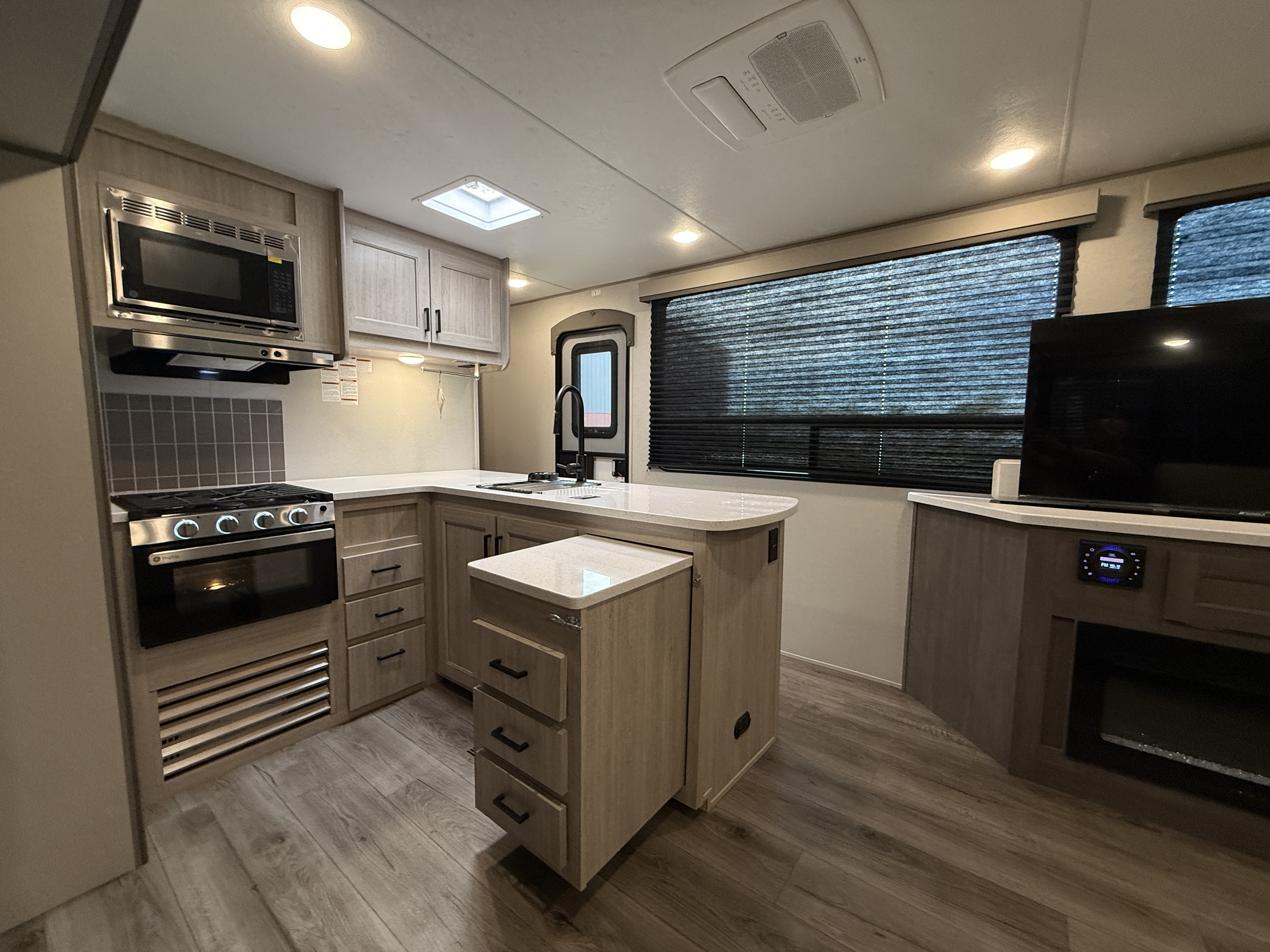 2026 Coachmen Catalina Legacy Edition 283RNR - Image 15