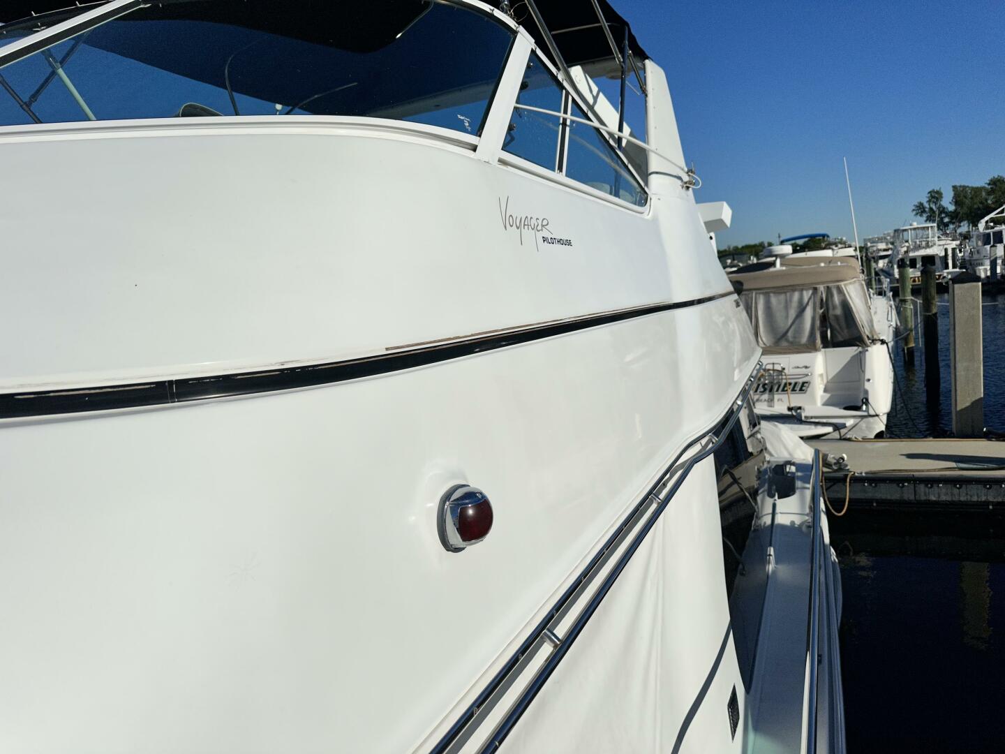 1999 Carver 450 Pilothouse - Image 12