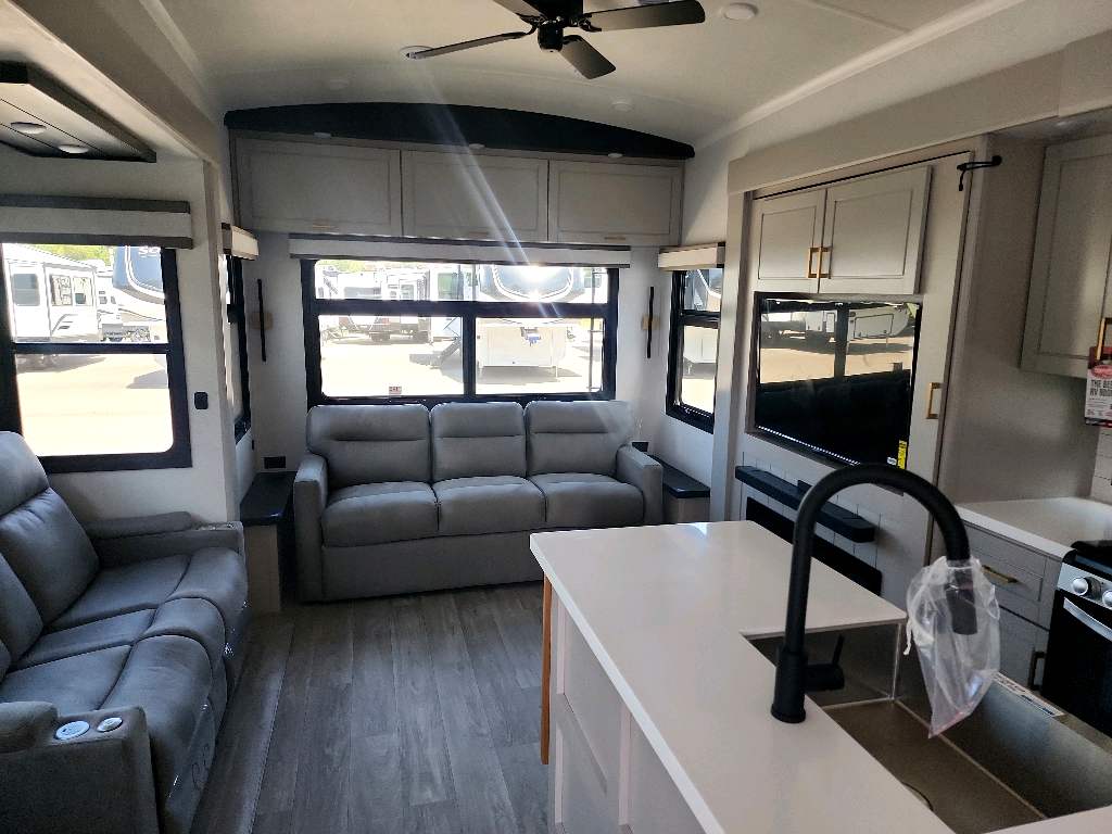 2027 JAYCO NORTH POINT 361RLBH - Image 6