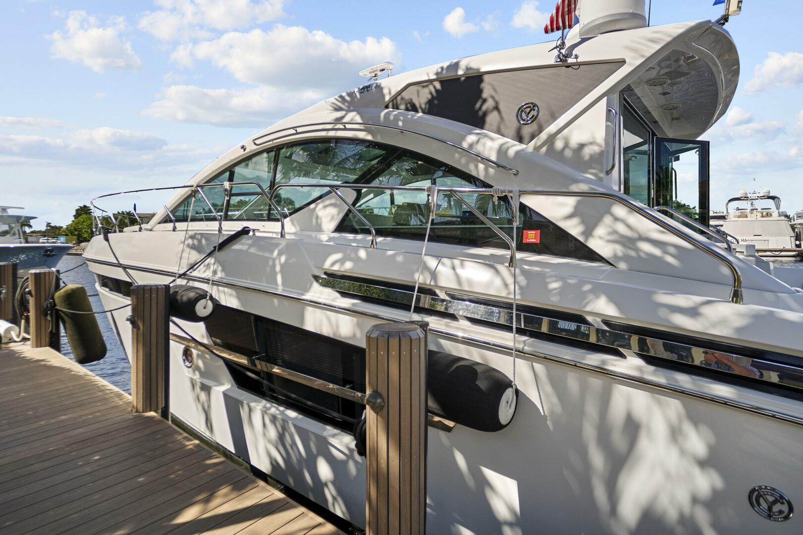 2019 Cruisers Yachts 54 Cantius - Image 8