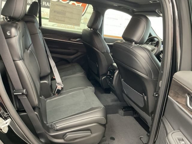 2026 Jeep Grand-Cherokee-L Laredo Altitude 4x4 - Image 41