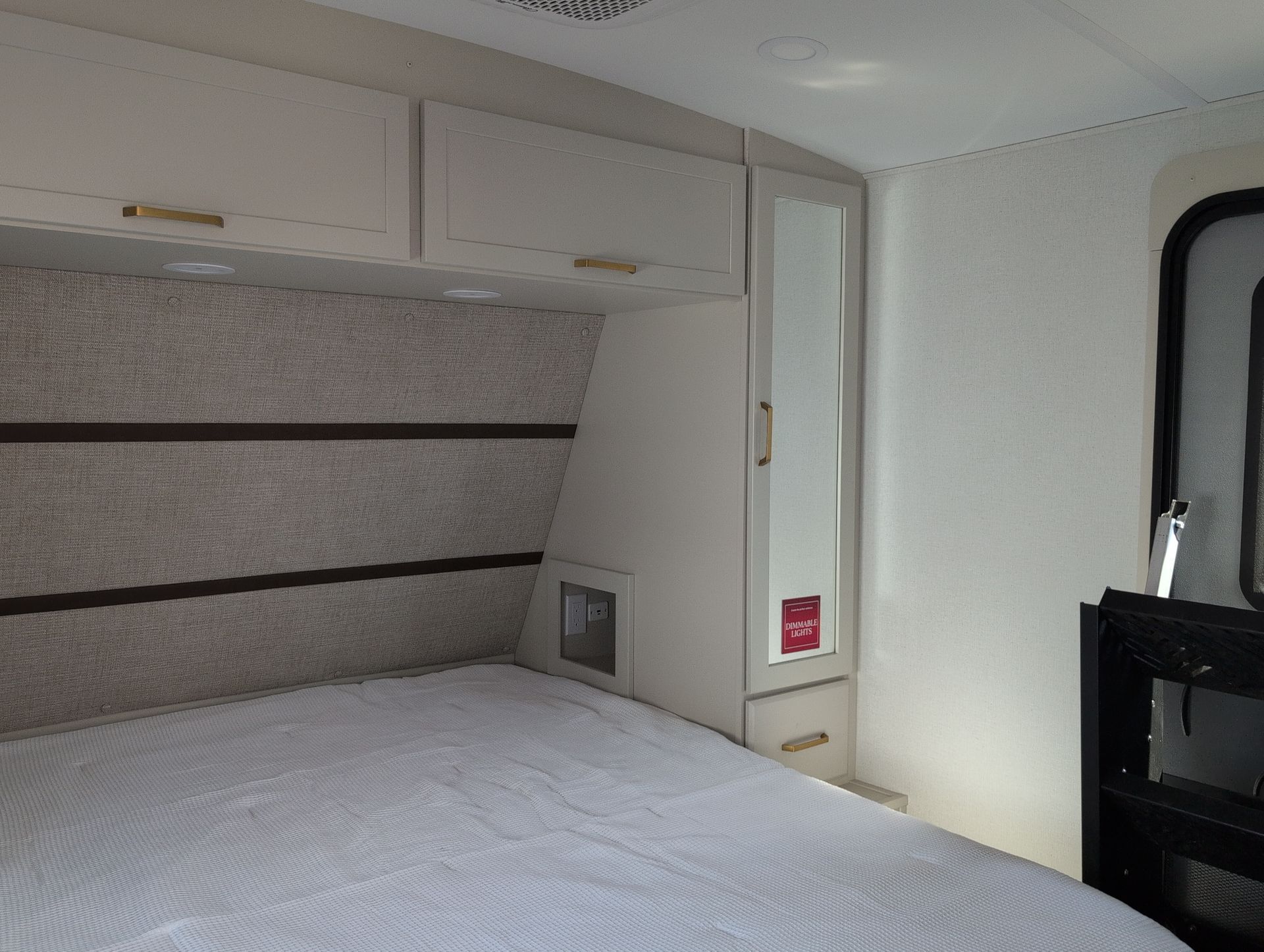 2027 Grand Design Imagine 2470BH - Image 25